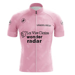 The pink Wonder Radar La Vie Claire Retro Short Sleeve Cycling Set displays logos like La Vie Claire, wonder, and radar. With shoulder logos and a full front zipper, its perfect for any cycling collection.