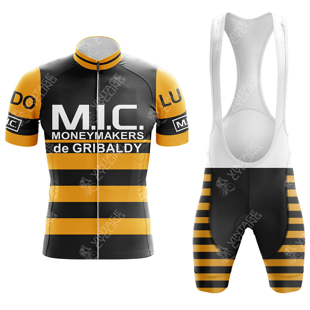 The MOLTENI ARCORE Retro Short Sleeve Cycling Set features a black and yellow striped jersey with sponsor logos and coordinated bib shorts for a classic, unified look.