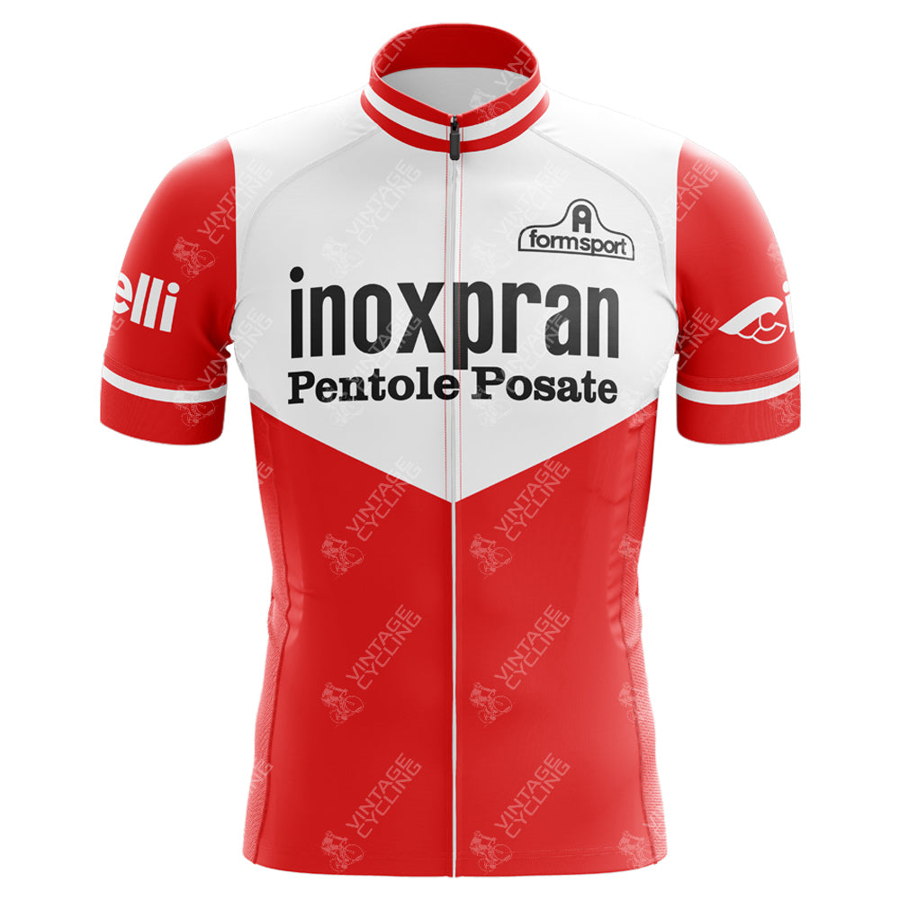 The Inoxpran Pentole Posate Retro Cycling Jersey features a red and white design with the front logo, short sleeves, a full front zip, and logos on the sleeves and shoulders—ideal for fans of classic Giro dItalia cycling styles.