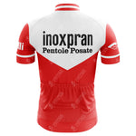 The back view of the Inoxpran Pentole Posate Retro Cycling Jersey showcases a red and white design reminiscent of classic Giro dItalia races, with inoxpran Pentole Posate emblazoned on it. It features short sleeves and elastic back pockets for both style and functionality.