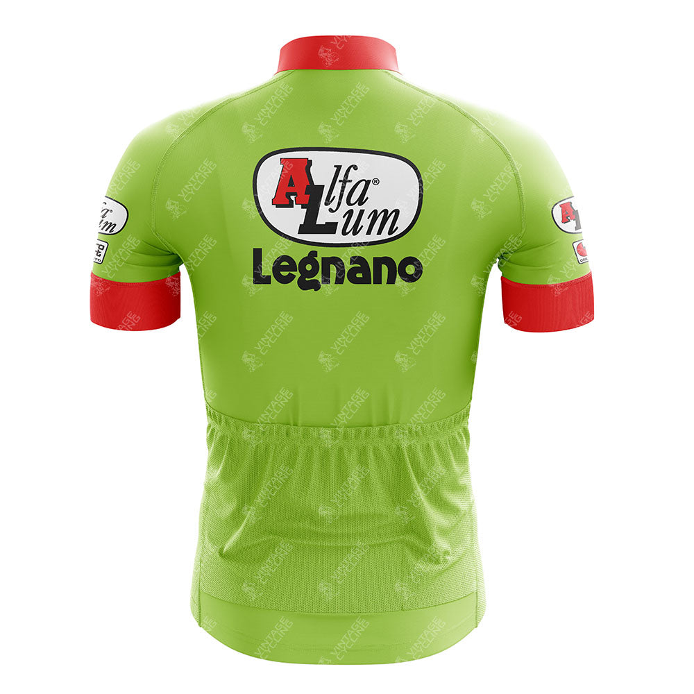 The Alfa Lum Legnano White Retro Short Sleeve Cycling Set features classic Alfa Lum Legnano logos on the back and sleeves. This customizable set comes with a short sleeve jersey with lower back pockets for added convenience.