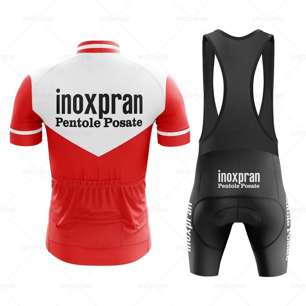 The Inoxpran Pentole Posate Retro Cycling Jersey Set includes a red and white jersey and black bib shorts, both featuring the iconic Inoxpran Pentole Posate text. Ideal for vintage style enthusiasts or those aspiring to their own Giro dItalia adventures.