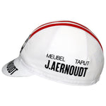 The J. Aernoudt Retro Cycling Cap boasts a vintage white design with bold red stripes, featuring MEUBEL TAPIJT and J. Aernoudt printed on the sides and peak, celebrating the classic style of retro cycling caps.