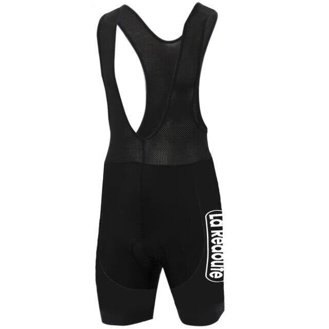 This La Redoute Retro Cycling Jersey Set features black bib shorts with a La Redoute print, mesh upper, shoulder straps, and padded crotch for superior comfort, offering breathability and a retro vibe perfect for long rides.